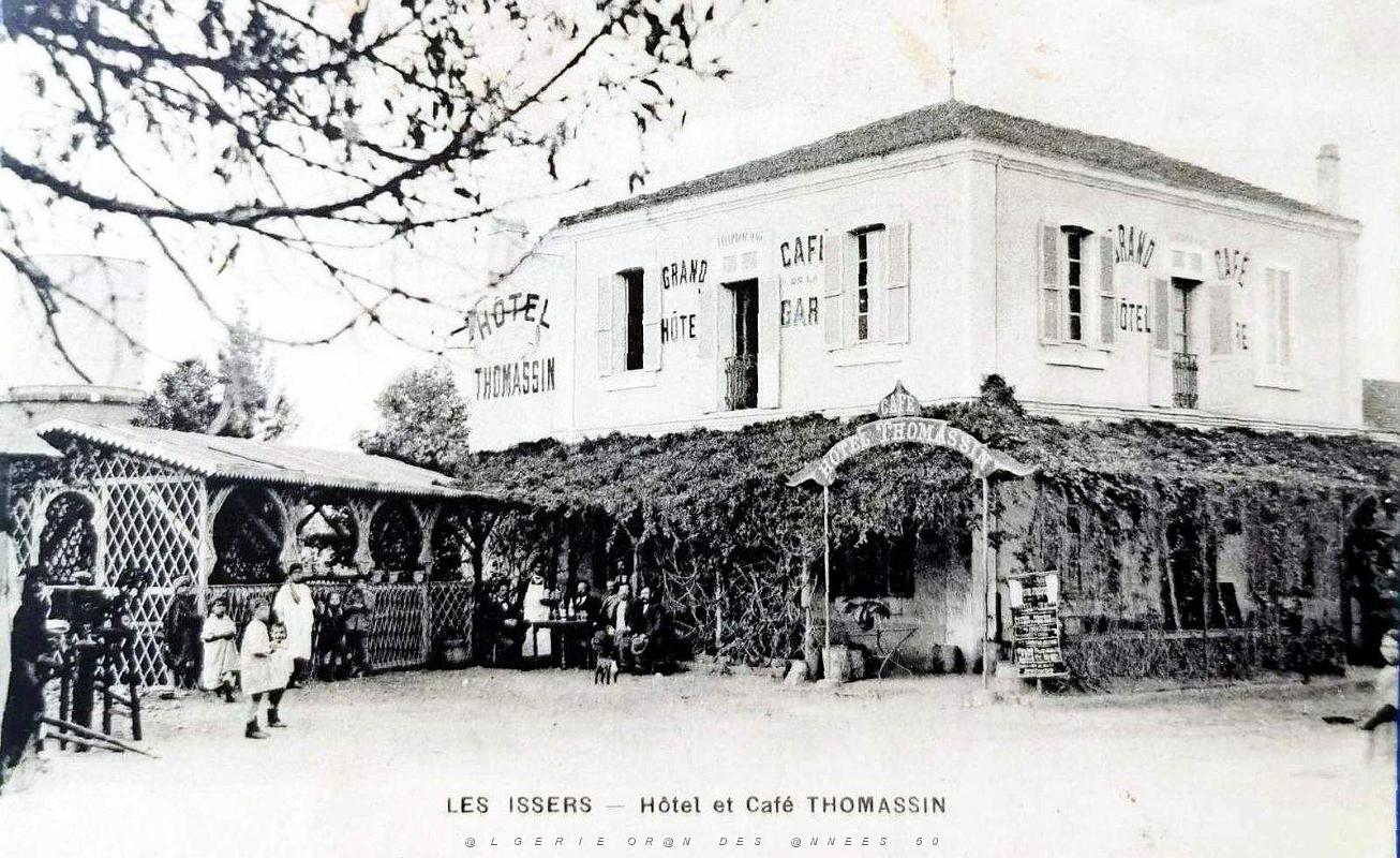 Les Issers - Cafe -Hotel Thomassin.jpg